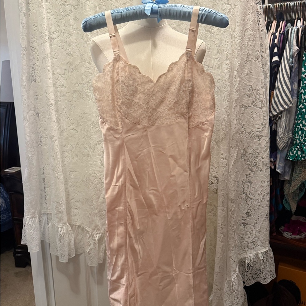 Vintage 60s Barbizon Lace Trim Satin Chemise in Soft Pink